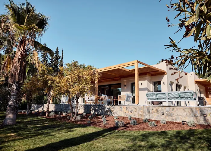 Jungle Eva - With Pool & Gardens *